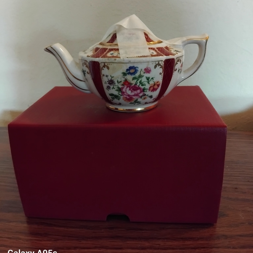 Sadler Teapot